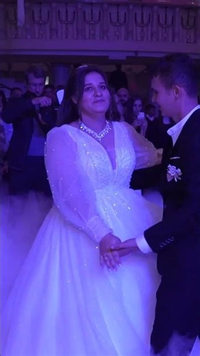 The most emotional first dance of the bride and groom