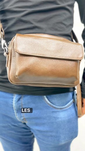 Primer modelo de nuestra colección para hombres se llama Alan 👌🏻 #mariconera #riñonera #sobaquera #hombres #bolsos #piel #moda | Bolsas de León Guanajuato