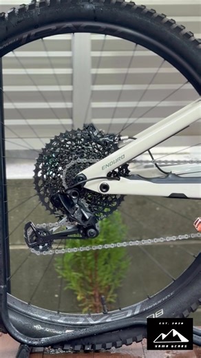 S pecialized Enduro Elite SWAT™ Door down tube storage integration small 29er COCKPIT Saddle specialized myth SeatPost X-Fusion Manic, infinite adjustable, two-bolt head, bottom mount cable routing, remote SRL LE lever, 34.9mm, 150mm of travel Stem Specialized Trail, forged alloy, 4-bolt, 5mm rise, 40mm Handlebars Specialized, 7050 alloy, 6-degree upsweep, 8-degree backsweep, 27mm rise, 800mm width Grips Specialized Sip grip, half-waffle Suspension Rear Shock Rock Shox Super Deluxe Select Plus, 