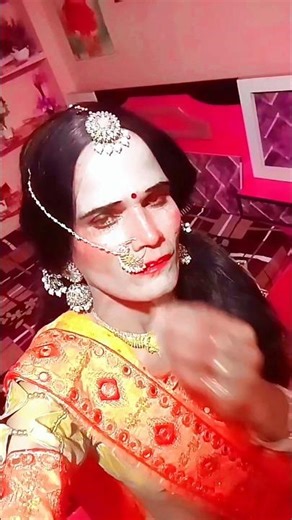 men wear saree crosdresser