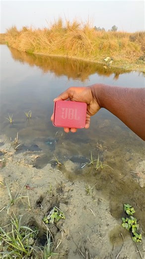 Water 💦 test jumping jbl bass jbl go Eessental￼