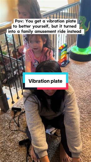 A vibration plate helps tone and strengthen muscles by making them contract rapidly, boosts circulation for better recovery and less soreness, supports fat loss by increasing calorie burn, improves balance and core engagement, and offers a low-impact workout that’s easy on the joints — all in quick 10–minute session that fit perfectly into a busy schedule. 💪✨ #rotai #vibrationplate #fitness #workout #byofitness