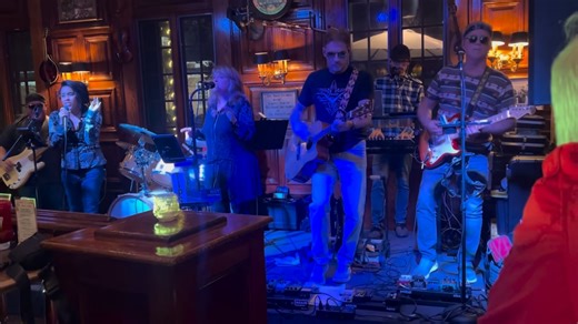 The Auld Triangle Irish Pub and Restaurant on Reels