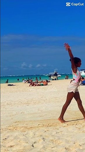 Beach gymnastics 🤸 ￼