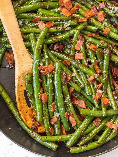 Green Beans with Bacon Recipe (Thanksgiving Side Dish)