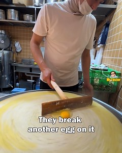 The famous Shandong Jianbing Chinese pancake in the city of Beijing | Mr. Taster