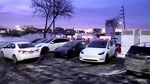 Teslas going nowhere as Chicago charging stations freeze over