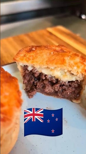 World Cup Food EP 9 - New Zealand Mince & Cheese Pie 🇳🇿