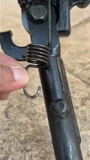 one of the assembly and installation processes for springs on a standard motorcycle#shorts #viral