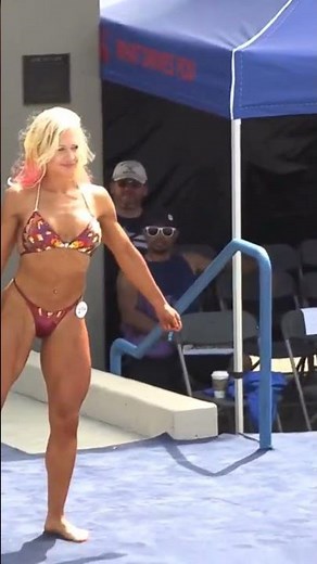 Physique Women's Short Posing Routine #shorts