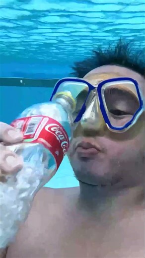 Burp Korea's Cream Soda vs Coke Strawberry Underwater