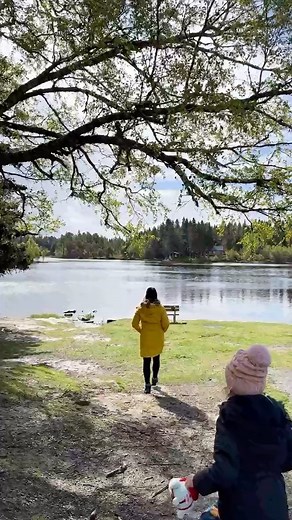 🇳🇴 Welcome to Trondheim, Norway Bookmark this travel guide for your next trip! 🌞 When to Visit: - July and August for warm weather and bright, sunny evenings. ✈️ How to Get Here: - Fly direct from the UK with Norwegian Air Shuttle. - Take an overnight train from Oslo or Bergen. 🚲 Getting Around: - Walk or take the bus. - Hire a City Bike and cycle from landmark to landmark. 📍 Things to Do: 🏘 1. Stroll the cobbled streets of Bakklandet. - Arguably the most picturesque area of the city. 🧖‍♀