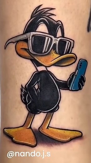 Pato Lucas - Daffy Duck #patolucastattoo #texavery #localbusiness #singersongwriter #looneytunes #warner #warnerbros #animetattoo @destacar | Hernando Solarte