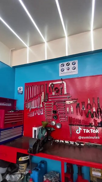 🚗⚡️ Proud moment! garage jean just completed the EV Master Class 🔋💡 They're now geared up for the electric future! 🔧🔌 #BMW #EVMasterClass #ElectricVehicles #EVTraining #FutureIsElectric #EVMinute #BMWLebanon #SmartGarage #TechReady #EVReady #SustainableMobility #ElectricDrive #CarTech #LebanonEV #GarageUpgrade