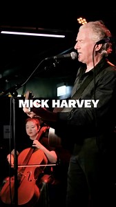 Debaser sat down with legend Mick Harvey before his concert with Amanda Acevedo and Rosa Kvartetten at Bar Brooklyn in Stockholm, Sweden. Hear him talk about the new album ”Five Ways to Say Goodbye”, strings and his relationship to songwriting. | Debaser