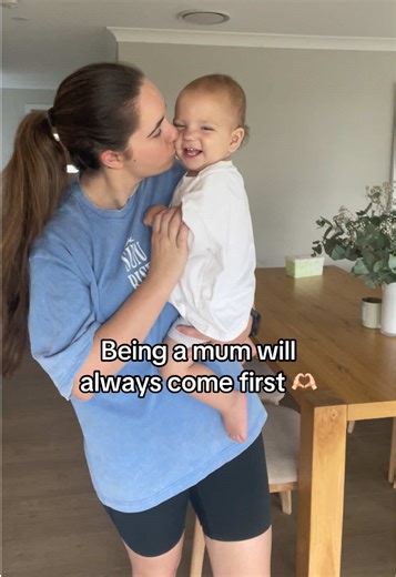 Being a mum means always pivoting, always showing up, always loving our little babes 🥰 I wouldn’t change it for the word either 🌎 #motherhood #mumlife #teething #aussiemum #sunrise