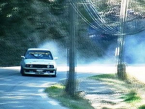 BMW E30 HILLCLIMB DRIFT !!