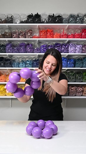 Spring is almost here! Watch how we transform balloons into beautiful blooms to create an adorable flower basket 🌸 Want to order yours? Link in bio #flowersarrangement #flowerscoralsprings #flowersmiami #flowersgift
