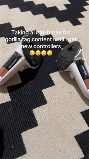 Bro guys, I’m so sad. I’m crying bro. I need to get new controllers. | gorilla tag