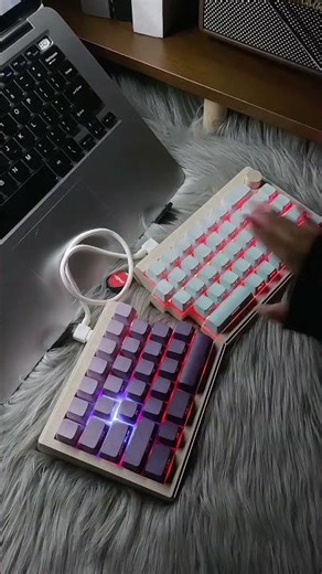 Dazzling split keyboard, ignite the desktop atmosphere with one click🕸️🕷️⌨️#cool #fyp #pcgaming