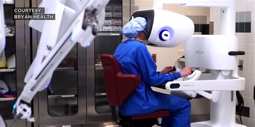 Bryan Dr. performs first robotic surgery in Nebraska using new system