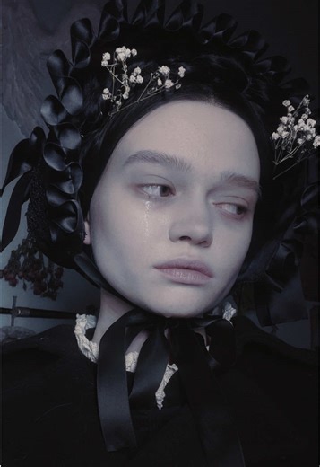 Vampire Transformation: Makeup and Cosplay Inspiration