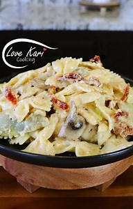 Karina Valladares on Instagram: "Johnny Carino's Spicy Romano Chicken Pasta Recipe Como Hacer Bow Tie Pasta Receta. Spicy Romano Chicken from Johnny Carino's is mine and my husband's favorite dish. Today, I will show you a homemade recipe that is so yummy and it tastes just like it or better. If you make it, let me know what you think? I hope you enjoy this recipe. Please comment down below what recipe you will like to see next. Also, check out our YouTube Channel for the full video and for more