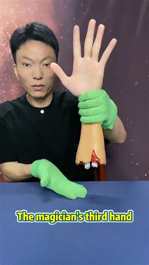 The magician's third hand #magic