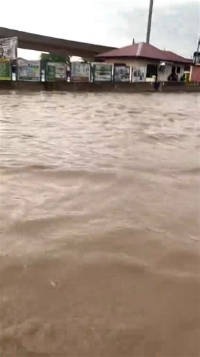 Accra has been battling flood since 3 days now. Like the entire Accra. At least in Lagos it’s almost only the Island, especially Lekki Peninsula, that is badly flooded. But notice the pattern? The big African cities like Lagos, Accra, Nairobi,small rain and everywhere will just cast.This is not okay. Governments need to invest heavily in resilient infrastructure, drainage, and proper urban planning. If not, these cities will “keep growing” while the environment keeps deteriorating.It’s not easy 