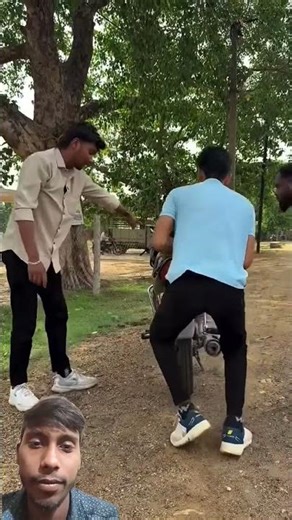 Sala reeng tod dale 🤣#comedy #funny #gaon#friends#malik#gaadi#gadipanchar #newthoug#harshbhau