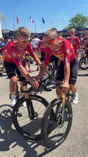 Track Stand Challenge in Cycling: Master the Technique