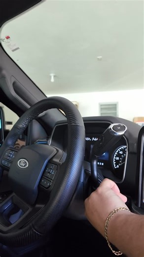 La F-150 debe ser de los vehículos turbo que mejor se escucha con tan pocas modificaciones. Por eso hemos preparado el Stage 2 kit en @prmotorsport.store para que tengas una opción que incluya lo mejor de cada pieza. @turbosmarthq Intercooler y Blow Off @sbfilters Cold Air Intake @prmotorsport.store Oil Catch Can Somos tu 1 stop shop para modificar tu F-150/Mustang/Ranger/Maverick/Bronco. Desde piezas, programación y instalación lo hacemos todo. COMPRA AQUÍ: https://puertoricomotorsport.store/pr