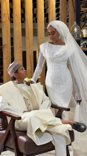 ANIKE, ABUJA WEDDING CONTENT CREATOR on Instagram: "Introducing Mr and Mrs AB🤩🤩 Video @shotbyanike Photography @sadamstudios Brides dress @ercaatelier"