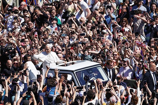 Pope Leo marks first Easter under cloud of Mideast war