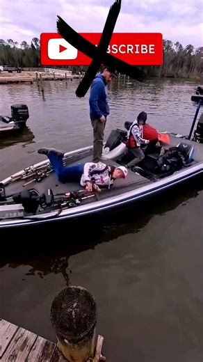 WISH WE HAD A BOAT RAMP 🚤😱📉 . . . . . #fail #funny #bloopers