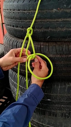 9.8M views · 140K reactions | Very strong trucker's hitch. Auto locked trucker's hitch. #knot #knots #hitch #nudos #techniques #bowline #bowlineknot #knottying #campingknot #basicknots #constrictorhitch | Millie | Facebook