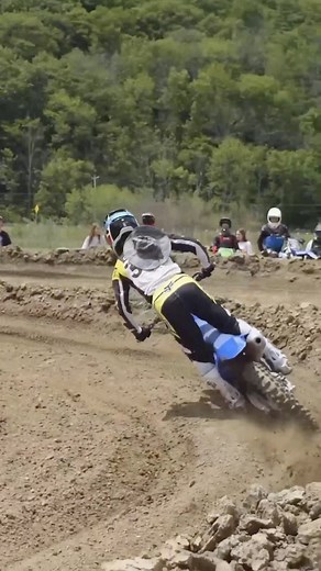 Don’t be scared of wheel chatter! It’s a good thing 👍 See you live tonight at 6pm EST to giveaway a FREE CLASS! The prizes are leveling up until the final grand prize, a trip from anywhere in the world to Daytona Supercross! CLUB.THEMOTOACADEMY.COM to enter. | The Moto Academy