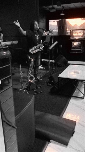 #mansfieldtx #mansfieldindoorgolf #dfwindoorgolf swing Sip & Stay A While | The Jacket Indoor Golf | Facebook