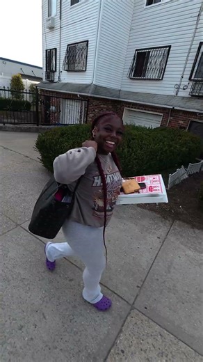 That pizza good? #runinsandals #queensny #nyc #running #positivevibes 3/31/2026