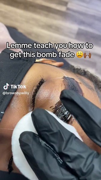 Do you struggle with fading out the fronts of your henna brows? Lmk in the comments! 😜 Learn how to do it in my online henna brow course. Link in bio! Follow for future henna brow tricks and tips. DM me if you have any questions. Be blessed!💕#hennabrows #hennabrowsartist #browtint #esthetician #onlinebrowcourse