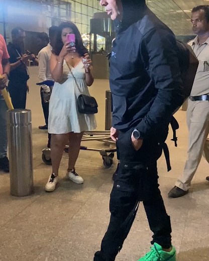 #watch: Akshay Kumar sports a unique dragon eye LED light backpack worth Rs 30,000 At the airport #AkshayKumar #akshaykumarfc #akshaykumarfans #CelebSpotted #MiddayEntertainment #entertainment #entertainmentnews #bollywood #mumbai | MiD DAY