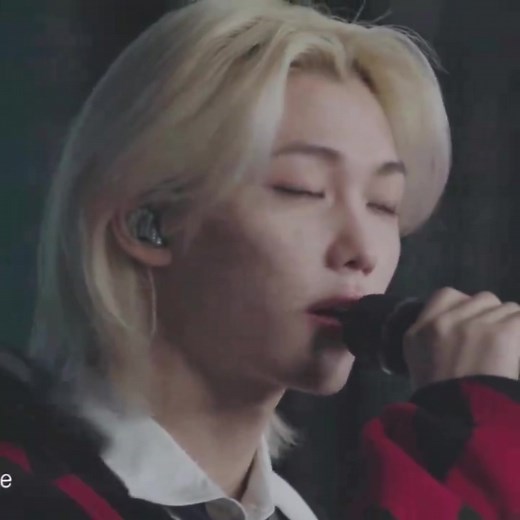 Lee Felix from Stray Kids Impresses with Live Vocals