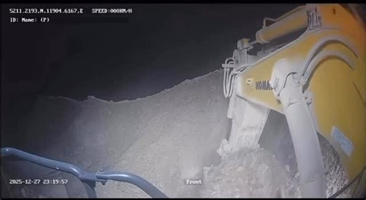 HEAVY MACHINERY PARTS | SPARE PARTS WORLDWIDE on Instagram: "❌ This is NOT the bucket. Not even the joint. 💥 The excavator stick snapped IN THE MIDDLE. The main load-bearing structure. Something that should never fail. This is not an accident. This is metal: — fatigue — hidden cracks — poor material quality The result is always the same — sudden failure. ⚠️ Saving on steel always ends in breakdowns. ⚠️ Inspection is cheaper than downtime. 📩 Heavy machinery spare parts 🌍 https://gzrichtone.com