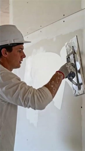 The process of coating walls using putty with simple tools #shorts