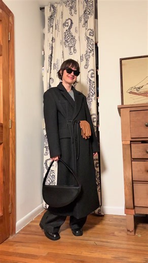 Cute Winter Outfits: Embrace the Colorful Gloves Trend