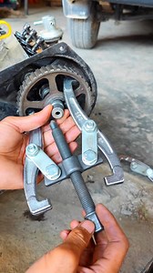 89K views · 537 reactions | How To Remove a timing pulley using puller #reels #mechanic #tips #fypシ゚ #viralreelsシ | Car Tips Tv | Facebook