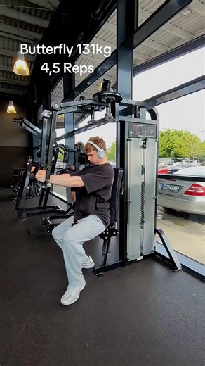 butterfly 131 kg 4,5 Reps #bodybuilding #training #fyp