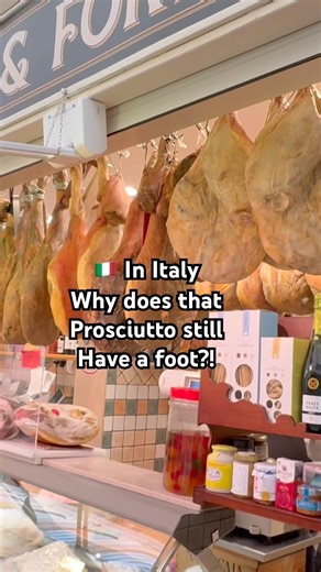 🇮🇹 Only in Italy.. this is how they sell the authentic regional ham at the local market. ❤️