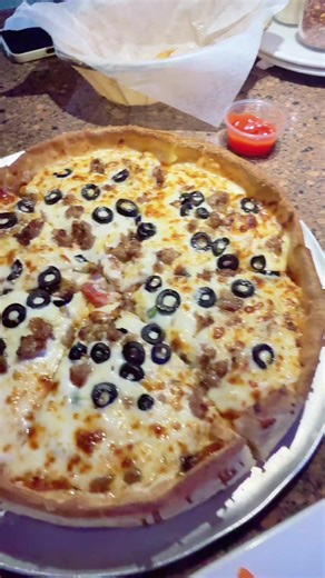 Enjoy Delicious Pizza at Frog and Firkin in Tucson