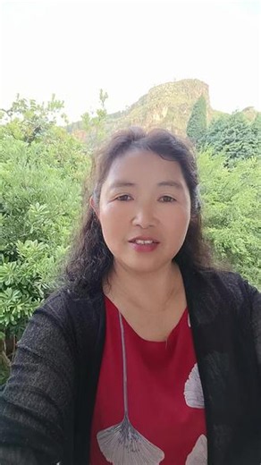 花自向阳开，人终往前走，不要执着没有意义的人和事。今天是今年最顺的一天，年，月，日，星期全带6，六六大顺。